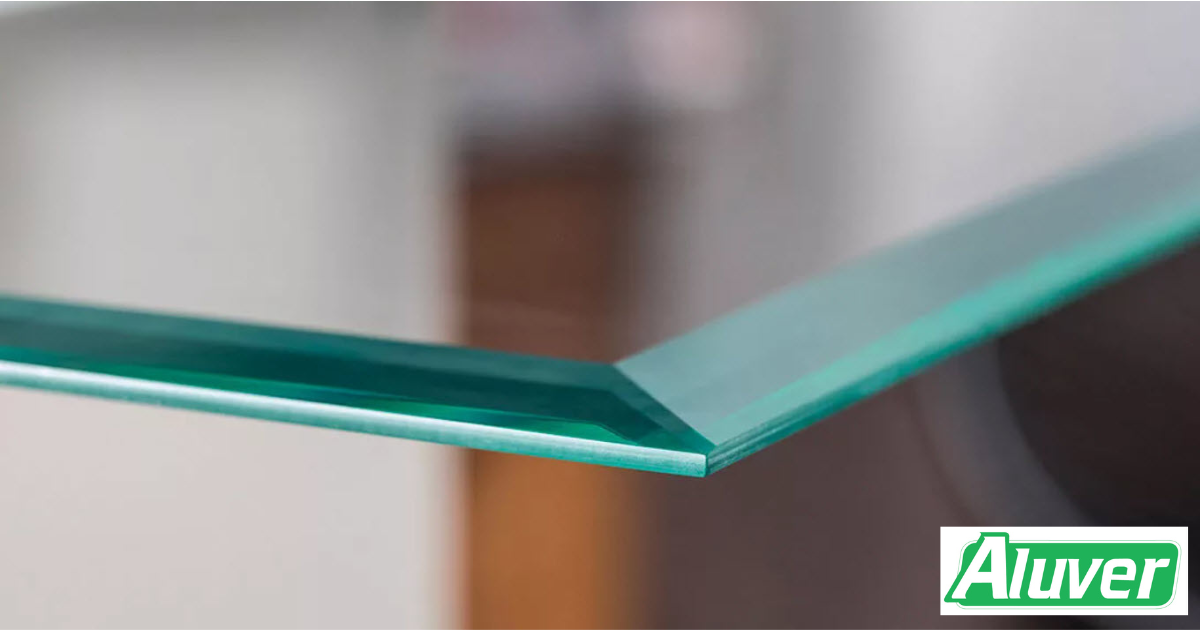 Vos verres et miroirs découpés et finis avec rigueur, design et élégance ! Aluver Guyane