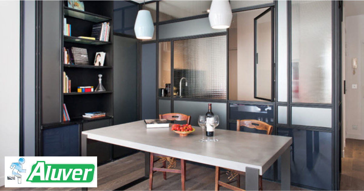Sublimez vos espaces avec nos miroirs et verres décoratifs exclusifs. Élégance assurée !